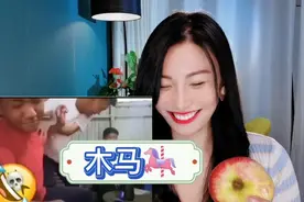 和女友语音亲亲被兄弟看到会是什么样的体验？上学军训时囧态百出视频封面