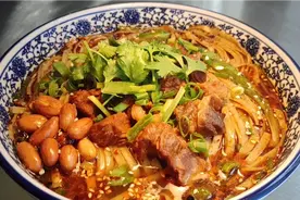 厨师长教你红烧牛肉面的家常做法，步骤详细，软烂鲜香太过瘾了