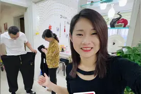 老爸体重220斤不好买裤子，儿媳妇一次给买了3条，把老爸高兴坏了视频封面