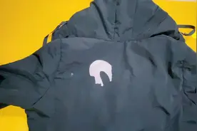 不喜欢衣服上面的烫贴，不知咋弄下来？老裁缝教你不留胶印小妙招