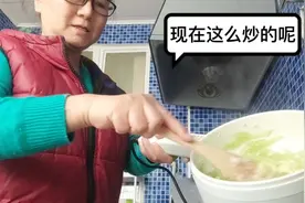 刚刚用新买的电煮锅炒了一个莴笋鸡蛋，挺好使，没有油烟也不炸视频封面