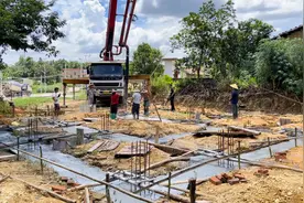 广东农村人建楼房这样打地基，40年建筑老师傅说，不但牢固还省钱视频封面
