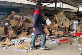 我是收废品的，今天带大家简单了解一下废纸打包的全过程～