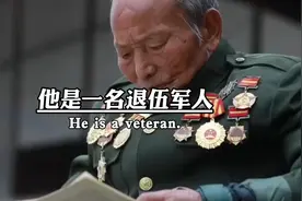 他是一名退伍军人，为了收养一个弃婴，他送煤气罐20年。视频封面