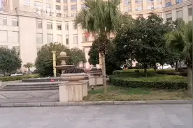 在县城住酒店，单人间两个床，还有免费餐食，好高档是县城的标杆视频封面