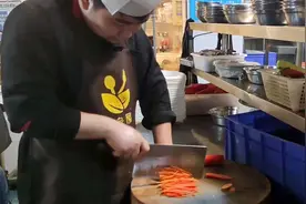 小伙子来应聘切菜岗位，工资要求6000，这刀工能被录取吗？视频封面