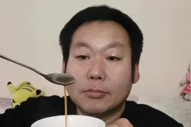 适量是王道！糖尿病人老王喝有糖的3合1速溶咖啡，血糖会爆表吗？视频封面