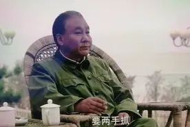 邓小平：经济建设和社会风气要两手抓，都要硬。视频封面