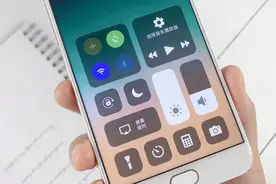教你给你自己安卓手机装iOS 系统，打开之后比苹果还流畅，很实用视频封面