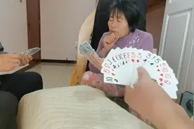 纸牌游戏吹牛（互相猜疑，真假难辨）