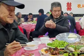 大河南女儿出嫁后3天回门，包几十桌，菜20个碗四个鸡鸭鱼肉全齐