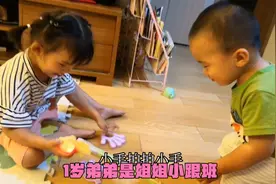 二胎宝妈趁超市搞活动囤肉食，1岁弟弟就是姐姐小跟班，太可爱了视频封面