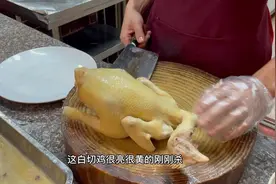 现杀现浸的白切鸡也太好吃了吧，客人等40多分钟都要吃