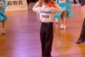 捂住耳朵，一切与我无关！哈哈哈哈视频封面