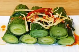 腌黄瓜多加一步就能去掉醋的酸涩味，酸甜适度，脆爽可口。