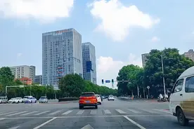 湖南省长沙市，上午11点33分，长沙市岳麓区