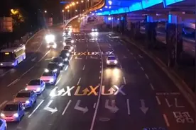 可可托海的牧羊人背后是关于牧羊人和养蜂女之间的动人爱情故事。视频封面