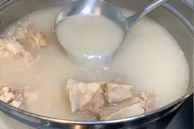 煲牛骨汤，教你这个小技巧，汤汁奶白香浓，我家小孩超爱喝