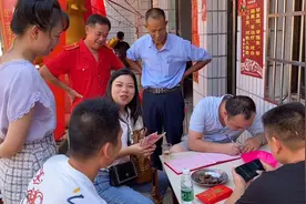 小姑家双喜临门，结婚三朝酒一起办，亲戚朋友入礼送祝福真热闹视频封面