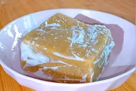 把豆腐放进冰箱冷冻一晚，第一次见这种做法，看完长见识了！视频封面