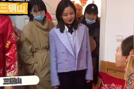#辛芷蕾#参加弟弟婚礼#、#明星参加婚礼#、#低调现身#视频封面