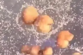 全球首个活体机器人实现自我繁殖 酷似吃豆人视频封面