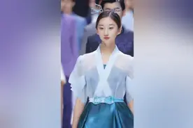 2022春夏中国时装周视频封面