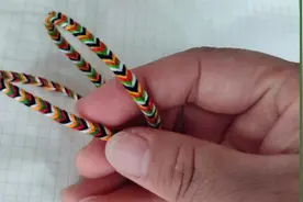 这个端午五彩绳编织方法简单呀，妈妈们快给孩子编起来视频封面