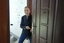 防盗门钥匙开不了门，这样维修最方便！视频封面