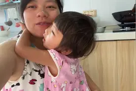 可可生病好了，给她做最喜欢吃的蔬菜面，抱着妈妈开心极了视频封面