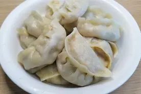 鸡蛋西红柿西葫芦做的素馅蒸饺，清香鲜嫩多汁，味道独特视频封面