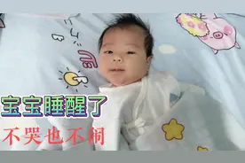 20天的宝宝，睡醒了不哭也不闹。表情萌萌哒视频封面