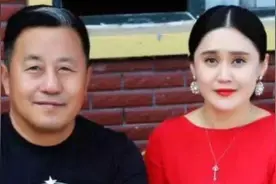 演员王小宝夫妇直播带货“翻车”，产品选自某多多利润翻好几倍！视频封面