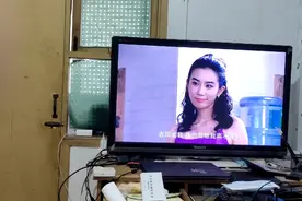 妖艳妩媚的白粉妹于雯娜利用姿色拆散了好心收留她的周大勇一家！视频封面