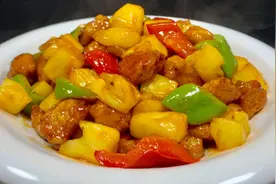 原来菠萝咕咾肉这么简单，掌握好技巧，色泽红亮，酸甜酥脆又开胃视频封面