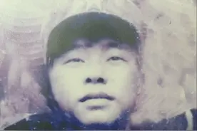 父亲当兵的年轻的时候。自卫反击战视频封面