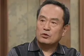 父亲偏爱姐姐，对妹妹总是冷嘲热讽，导致妹妹性格怪异视频封面