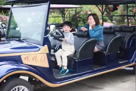 旅行照这样拍，简直刷爆朋友圈，儿子又给摄影师妈妈长脸啦～