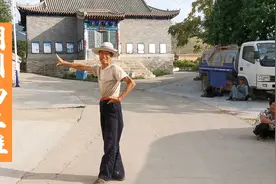 山西朔州踢鼓拉花被列入非遗，街头偶遇老艺人，现场表演精彩视频封面