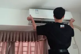 家电清洗：格力两匹挂机全拆清洗，空间不够只能用此办法了