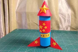 用矿泉水瓶和卡纸做个火箭，祝祖国永远繁荣昌盛富强！视频封面