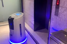 送物机器人实际操作演示视频！自行无接触开关电梯！