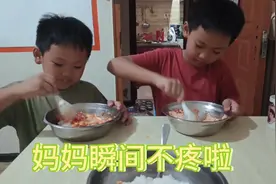 小诺身体不舒服，9岁双胞胎儿子相互合作亮厨艺，儿子也是小棉袄视频封面