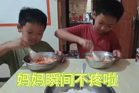 小诺身体不舒服，9岁双胞胎儿子相互合作亮厨艺，儿子也是小棉袄视频封面