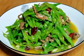 小炒豆角好吃有技巧，学会这样做，鲜香营养又下饭，家人都喜欢