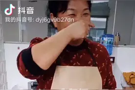 我们厂里的队长说能吃40个鸡蛋，大家看一下搞不搞笑视频封面