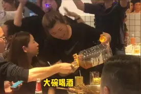 我跌跌撞撞奔向你，你也不能一个人离去