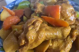 月嫂在家做家常版土豆咖喱鸡小腿，超级下饭少油还好吃！儿子点赞视频封面
