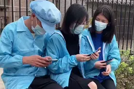 电子厂的厂妹只能下班时间才聊聊男朋友聊聊私事，今年打工不容易