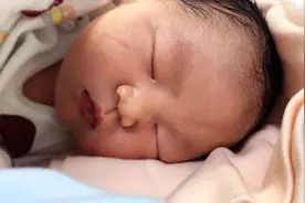 谢谢姐姐们关心母女平安，感谢送的几千条祝福和鲜花红包不要发了视频封面
